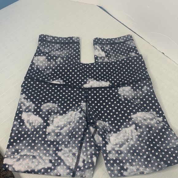 Lululemon Wunder Under Cropped 
Dottie Dream Rose print - Picture 4 of 8